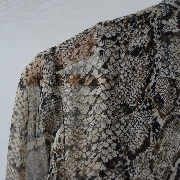 Delicate Animal Print 100% Silk Blouse Classic S - Picture 3 of 6